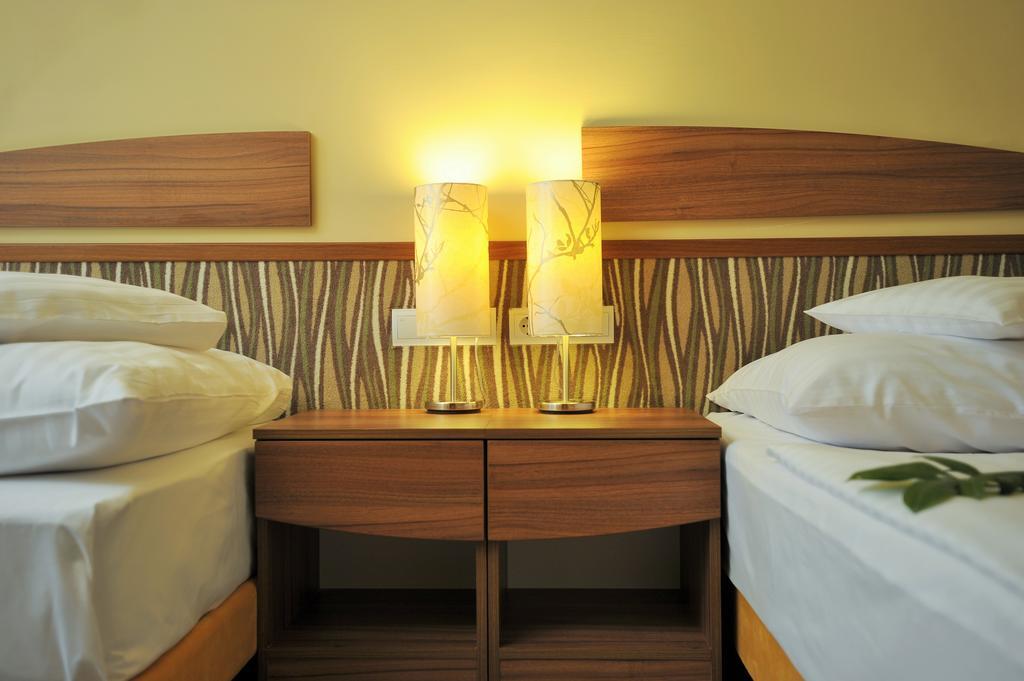 Park Hotel Gyula Extérieur photo