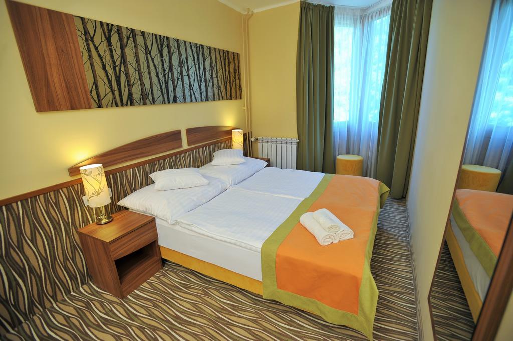 Park Hotel Gyula Extérieur photo