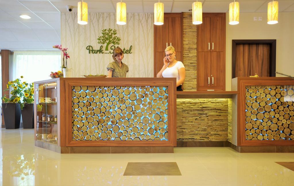 Park Hotel Gyula Extérieur photo
