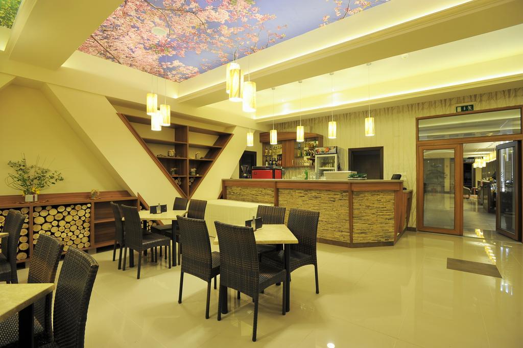 Park Hotel Gyula Extérieur photo