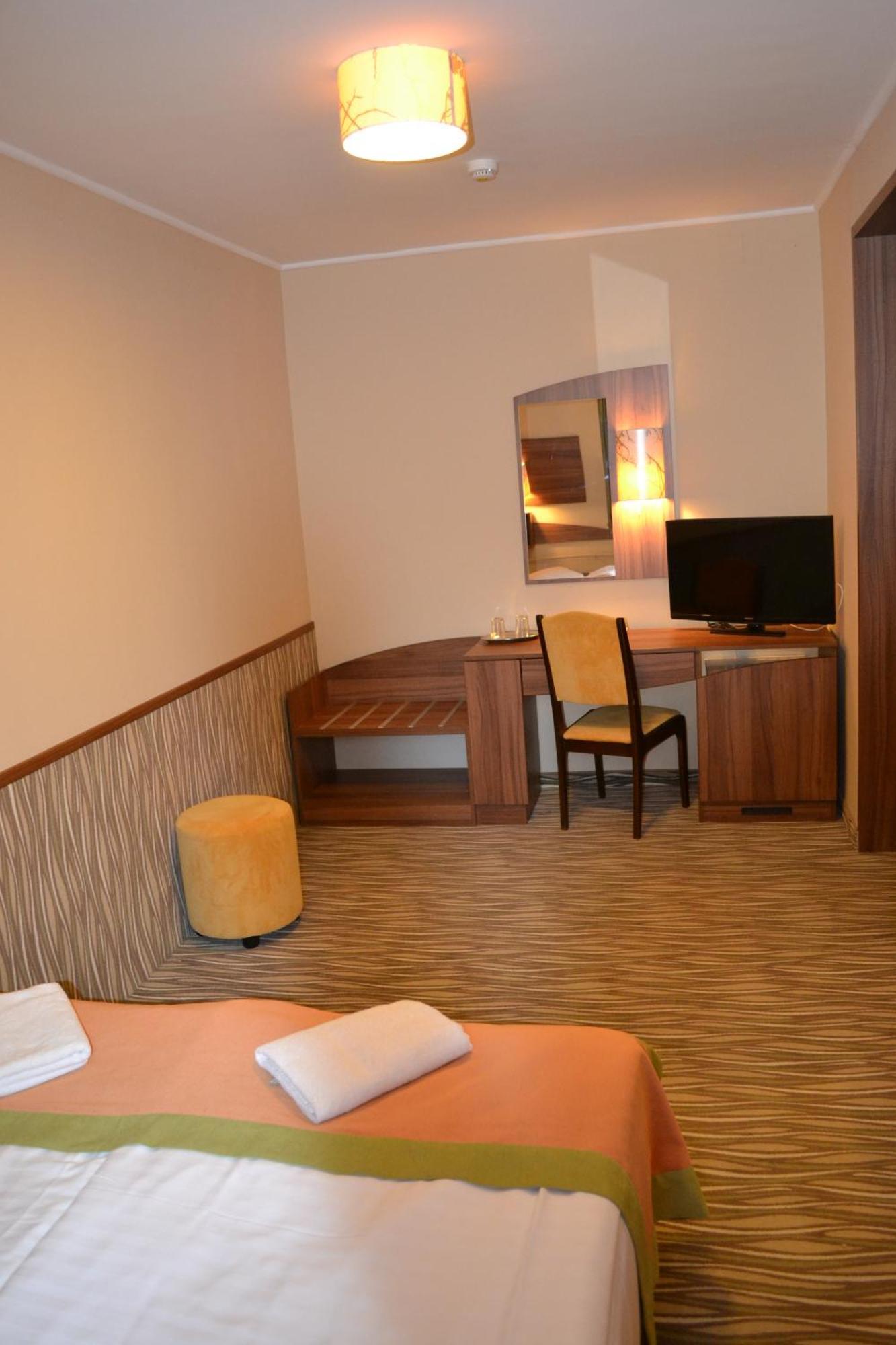 Park Hotel Gyula Extérieur photo
